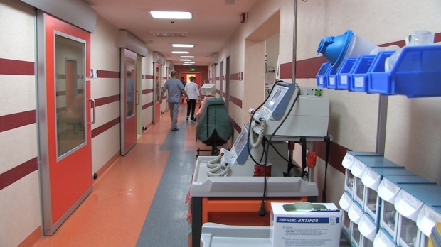 Bărbatul diagnosticat cu botulism, după ce a mâncat o conservă de pește, a murit - terapieintensivajudetean26499930-1575285088.jpg