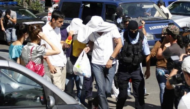 Cele opt persoane suspectate că au legături cu grupări teroriste, declarate indezirabile - tero5371265mediafaxfotoliviuadas-1345819494.jpg