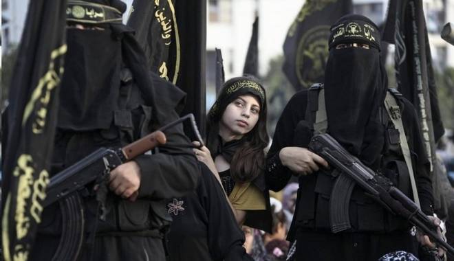 Româncă suspectată de terorism, arestată în Italia - teroriste-1440054118.jpg