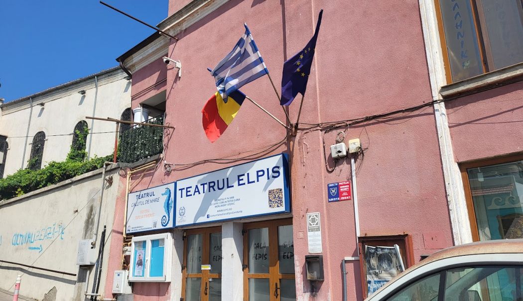 Colectivul Teatrului ”Căluțul de mare”: „La mulți ani ziarului Cuget Liber la împlinirea a 80 de ani de la înființare!” - tesatru-1726240446.jpg