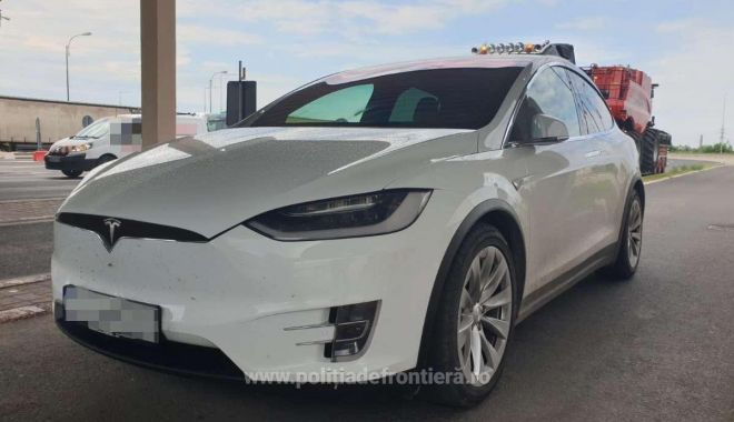 Două autoturisme TESLA și un Land Rover, indisponibilizate de polițiștii români - tesla-1562752350.jpg