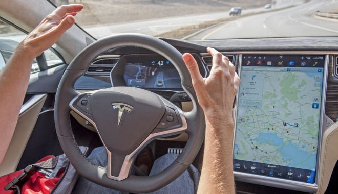 Elon Musk promite că mașinile Tesla se vor conduce singure chiar din 2019 - teslaautopilotmasinaautonoma1170-1571917988.jpg