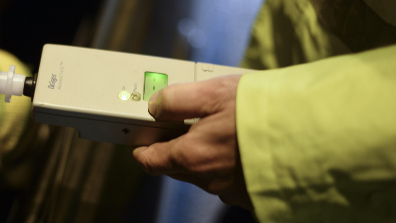 Şofer de autobuz reţinut după ce a pierdut controlul vehiculului cu alcoolemie peste 1 la mie - test-alcoolemie-1775286070.webp