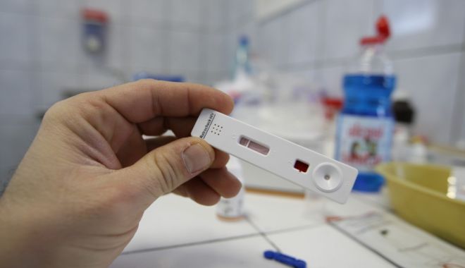 Infectarea cu virusul HIV nu înseamnă automat a avea SIDA - testarehiv-1529484406.jpg