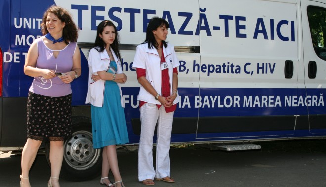 Laboratoarele mobile de testare a hepatitei și a HIV sunt din nou active - testarehivsidahepatitafundatiaba-1368775029.jpg