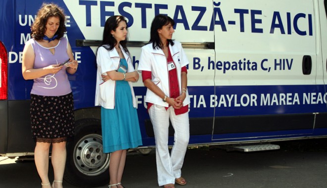 Laboratoarele mobile de testare a hepatitei și a HIV sunt din nou active - testarehivsidahepatitafundatiaba-1368806679.jpg