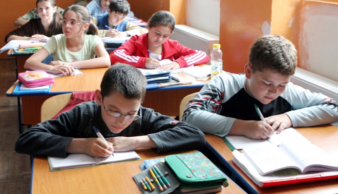 Peste 5.500 de elevi  de clasa a IV-a dau testele de final de ciclu primar - testarielevi-1493738200.jpg