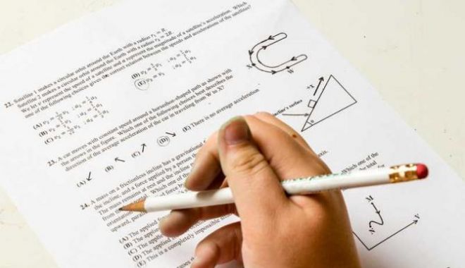 Evaluare Națională 2019. Un deputat a sesizat Inspectoratul după ce unii elevi au primit la simulare subiectele de anul trecut - testelevievaluareexamen50281600-1552995210.jpg