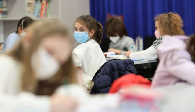 Sindicaliștii din învățământ cer ca testele din salivă să fie făcute de părinți: „Testarea tuturor elevilor în clasă va crește riscul infectării