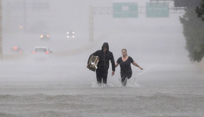 Donald Trump vizitează zona afectată de uraganul Harvey - texas-1503946907.jpg