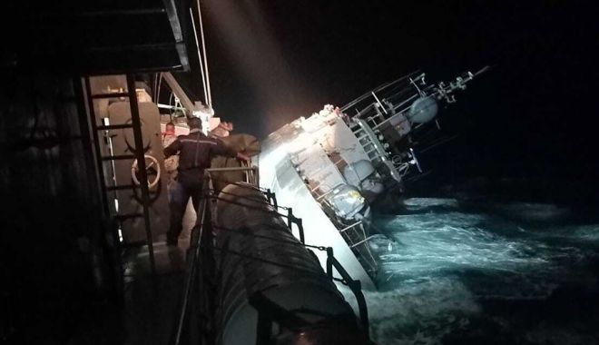 NAVĂ SCUFUNDATĂ / A doua zi de căutări pentru cei 31 de marinari daţi dispăruţi! - thailandshipsinking64082jpg0f4bf-1671521017.jpg