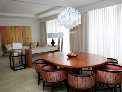 Cele mai luxoase apartamente prezidențiale din hotelurile americane (GALERIE FOTO) - thehotelhyattregencycenturyplaza-1329659501.jpg