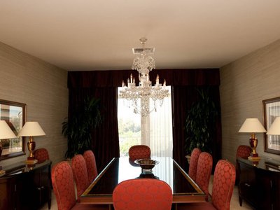 Cele mai luxoase apartamente prezidențiale din hotelurile americane (GALERIE FOTO) - thehotelthebeverlyhilton-1329659537.jpg