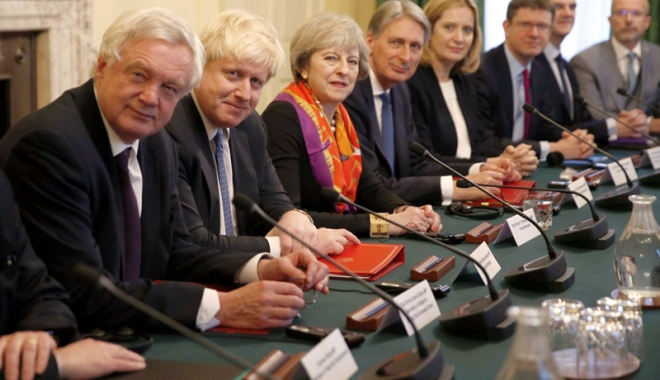 Revoltă în guvernul Theresei May. Miniștrii  cer premierului să pună capăt austerității - theresamayrevolta-1498997873.jpg