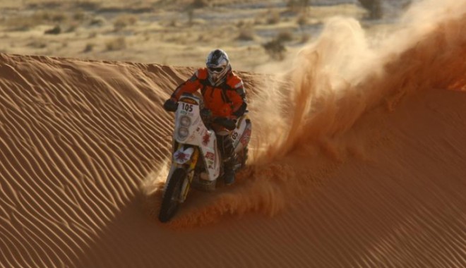 TRAGEDIE LA DAKAR: Un motociclist a murit într-un teribil accident - thomasbourgin65348900-1357917773.jpg