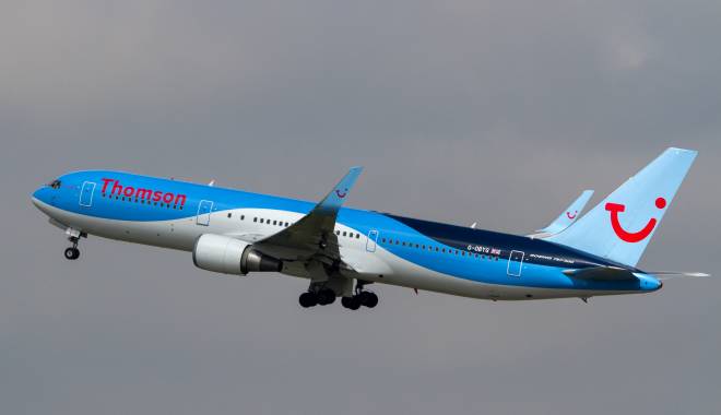 Avion întors de urgență pe aeroport! - thomsonb767gobyg8903446560-1442429750.jpg