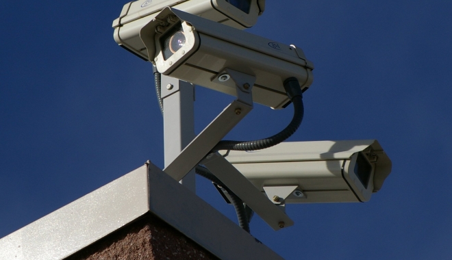 Firmele care nu au sistem de supraveghere video riscă amenzi uriașe - threesurveillancecameras-1484581571.jpg