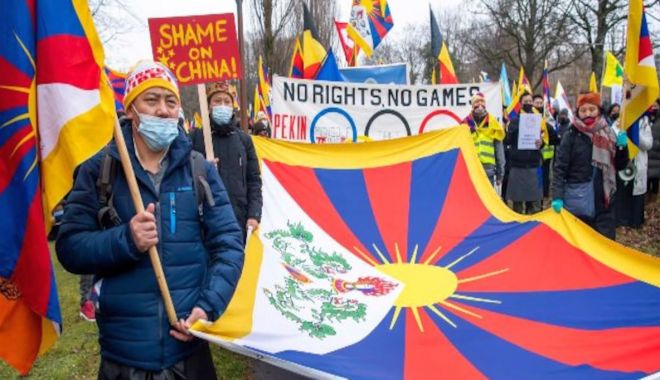 Tibetanii denunţă „Jocurile ruşinii” de la Beijing în faţa sediului Comitetului Olimpic Internaţional - tibetanii-1643988977.jpg