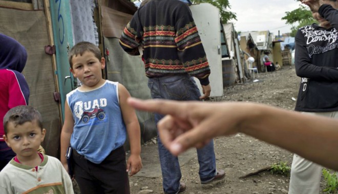 Tabără de romi, evacuată de poliția din Lille - tigani-1374751007.jpg