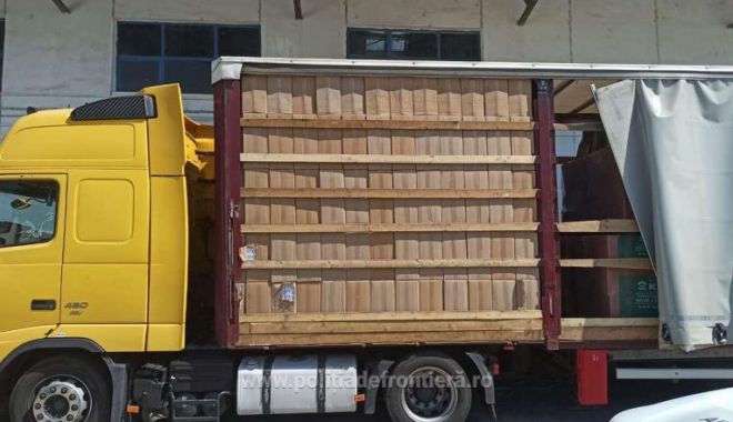 Cea mai mare captură de țigări din acest an: 162.500 de pachete cu țigări, ascunse într-un camion - tigari-1596275352.jpg
