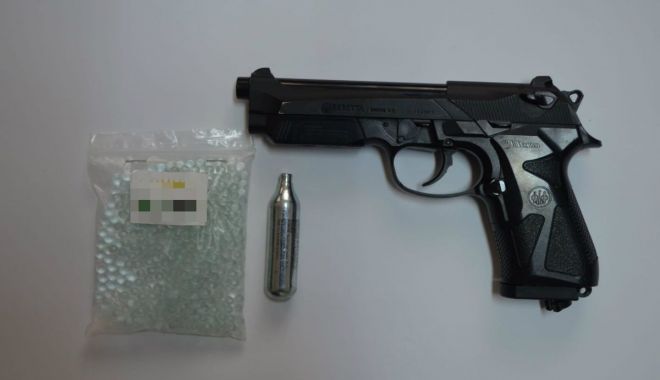 Țigări de contrabandă și o armă neletală, descoperite de polițiștii tulceni - tigari1-1583229762.jpg