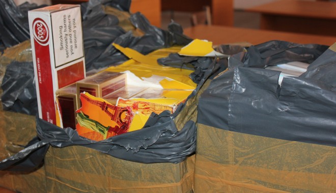 Aproape 5.500 de țigarete netimbrate, confiscate de polițiștii de frontieră - tigariconfiscate30-1384768647.jpg