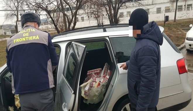 Mașină burdușită cu țigări de contrabandă, trasă pe dreapta de polițiști - tigaricontrabanda-1583184512.jpg