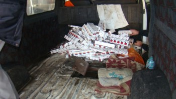Pagubă de 1.5 milioane de dolari! 12 contrabandiști au fost trimiși în judecată! - tigaridecontrabandasidouamasinic-1353335230.jpg