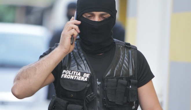 CAPTURĂ DE ZECI DE MII DE LEI, LA CONSTANȚA! Ce au găsit polițiștii în mai multe tomberoane de gunoi - tigaripolitiedefrontiera06resize-1500536625.jpg