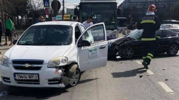 Soție de primar, implicată într-un accident rutier - timisoara63123900-1553809106.jpg