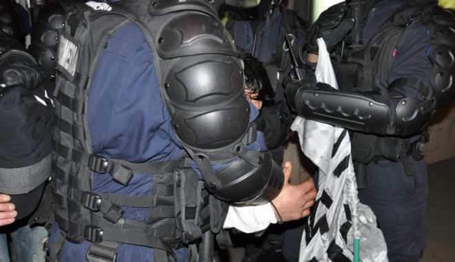 Tineri din Constanța, prinși de jandarmi cu droguri ascunse în șervețele - tineri-1524583542.jpg