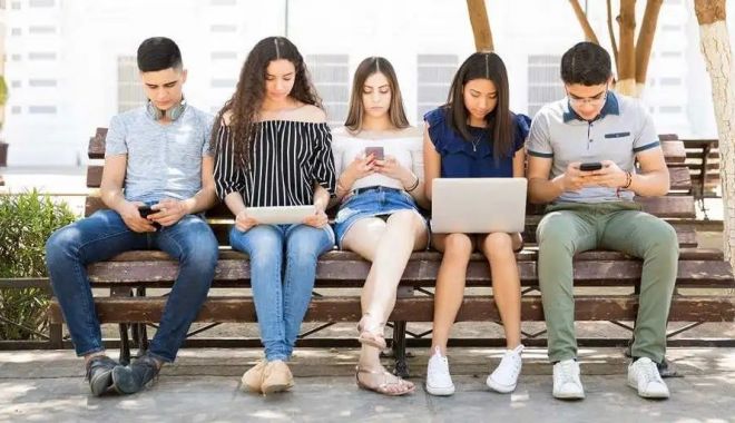 Studiu: Tinerii consideră independenţa financiară ca pe un obiectiv crucial - tineri-1688058768.jpg