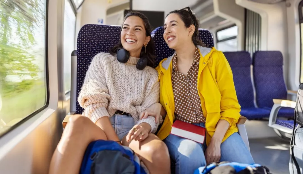 Foto - Peste 1.700 de tineri români primesc permise gratuite pentru călătorii în UE