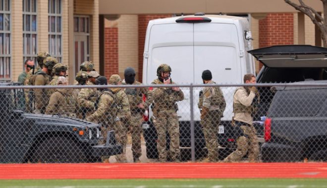 Doi tineri arestați în Anglia, în legătură cu luarea de ostatici din Texas - tineriarestati-1642432456.jpg