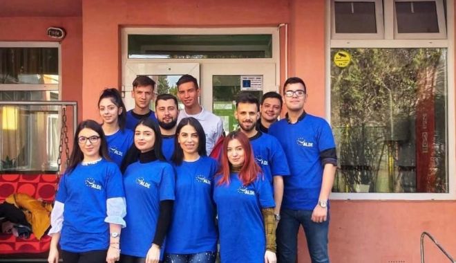 Tinerii din ALDE Constanța, alături de copiii infectați cu HIV - tineriidinalde-1551732440.jpg