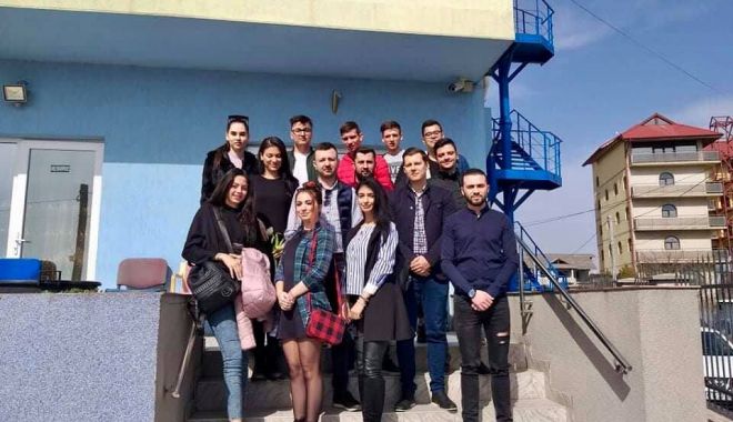 Tinerii din ALDE Constanța, vizită la Căminul de Bătrâni 
