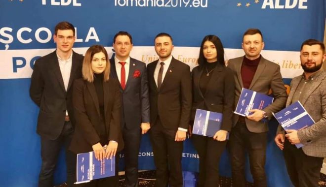 Tinerii din ALDE Constanța s-au reunit la Școala de Iarnă. Ce subiecte au dezbătut - tineriidinaldeconstanta-1550616710.jpg