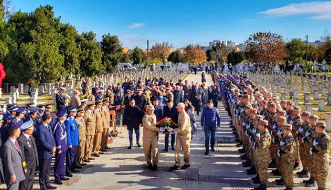 De Ziua Armatei Române, tinerii  din PSD Constanța au omagiat eroii - tineriidinpsdconstanta-1540478602.jpg