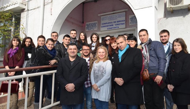 Tinerii liberali, în vizită la Centrul de plasament 