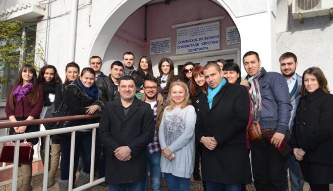 Tinerii liberali, în vizită la Centrul de plasament 