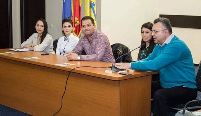 Tinerii liberali constănțeni, instruiți cum să comunice corect - tineriiliberaliinstruiti-1426614098.jpg