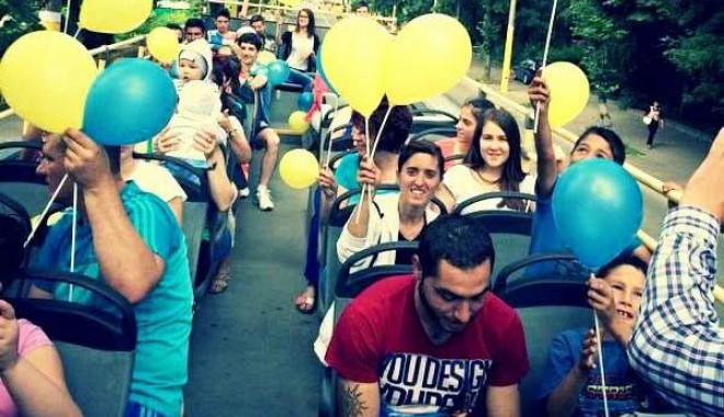 Tinerii liberali au pregătit surprize pentru copii - tineriiliberalipnl-1402314163.jpg