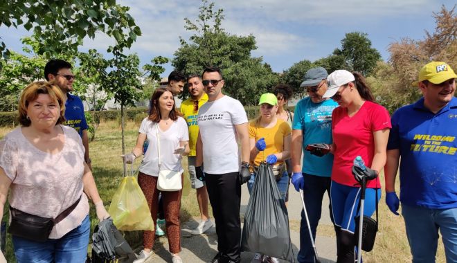 Deputatul Marian Cruşoveanu și tinerii din PNL au curăţat o parte din Lacul Tăbăcărie - tineripnlecologizare-1654528507.jpg