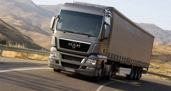 Șofer român de TIR, amendat cu 60.000 de euro! A comis aceeași infracțiune două zile la rând, cu două camioane diferite - tir-1526463230.jpg