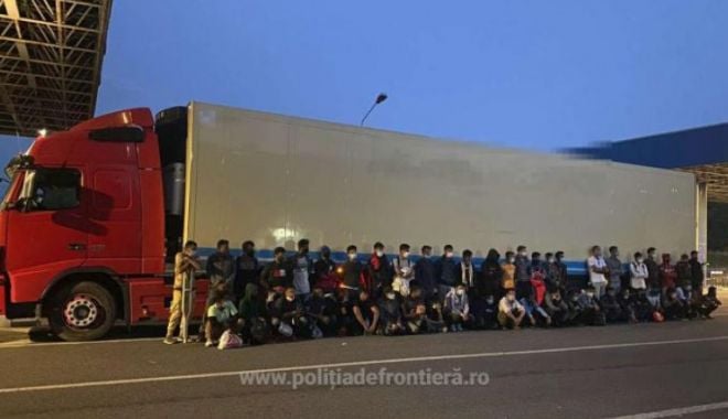 50 de oameni, descoperiți în remorca frigorifică a unui TIR care transporta oase - tir-1625041998.jpg