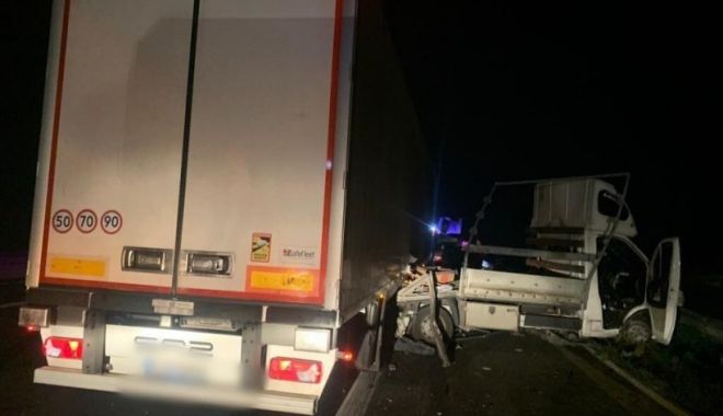 Se întorcea din Italia pentru înmormântarea tatălui său, dar a murit strivit de un TIR pe A1