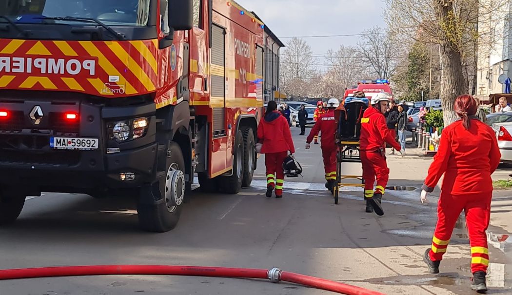 Tir răsturnat la intrarea în comuna Poarta Albă - tir-1712914076.jpg