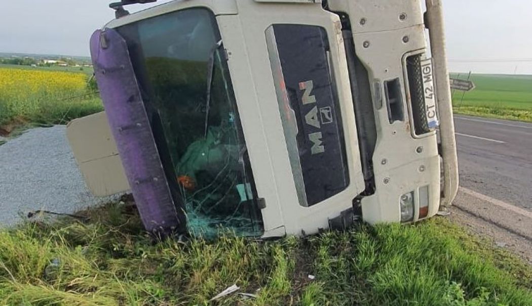 Un tir încărcat cu piatră s-a răsturnat, la ieșirea din localitatea Gălbiori - tir-22-1714024647.jpg