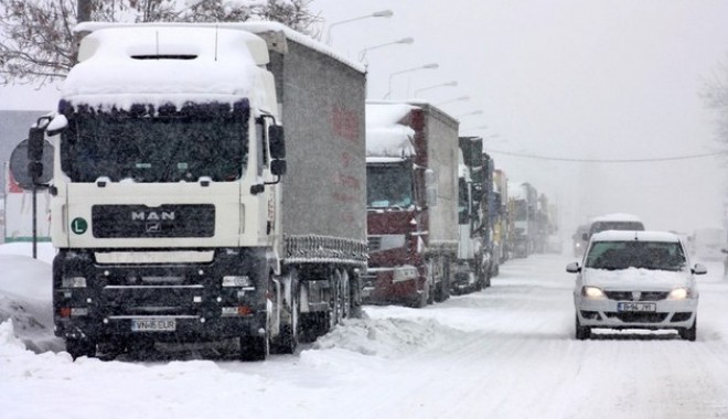 Bulgaria închide TOTAL traficul dinspre România prin Giurgiu și Vama Veche - tir5204024mediafaxfototibibologh-1355994417.jpg