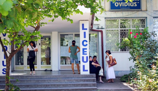 Dascălii constănțeni, mai lași decât elevii. Decât să se facă de râs au fugit - titularizare14-1405963242.jpg